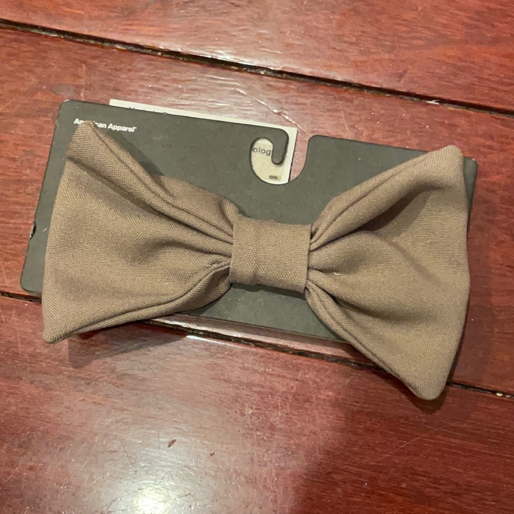 American Apparel Bow Hair Clip